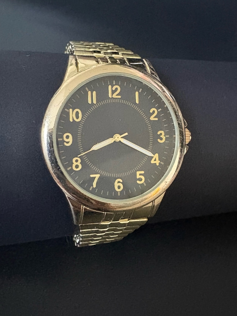 Gold-Tone Unisex Analog Watch -‎ Classic Black Dial